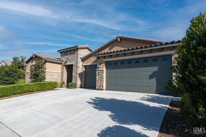 Property Photo: 13616 Pixton Avenue CA 93311