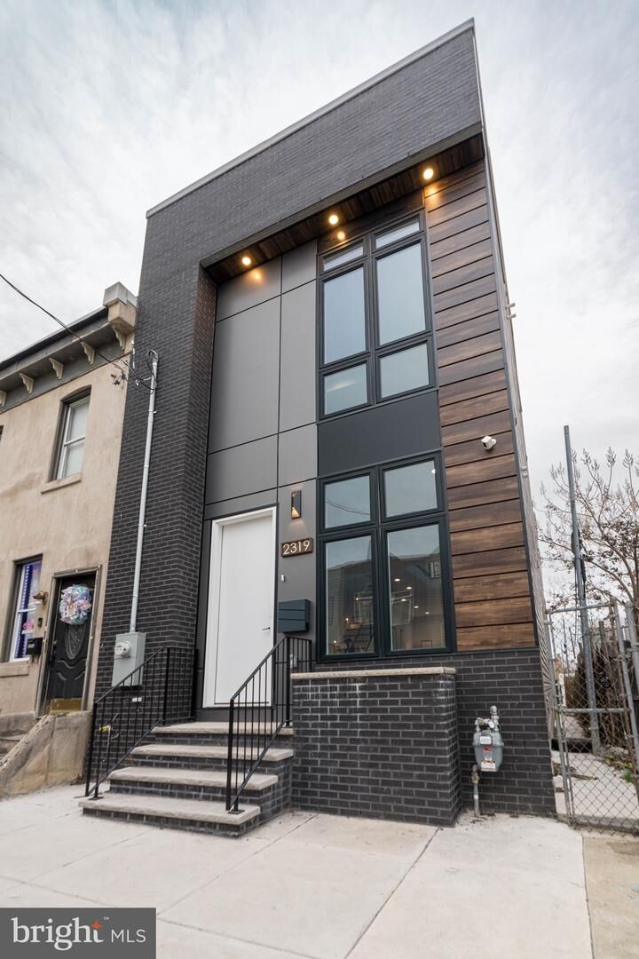2318 E Hazzard Street  Philadelphia PA 19125 photo
