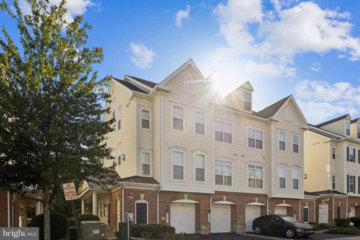 Property Photo: 6821 Hampton Bay Lane VA 20155