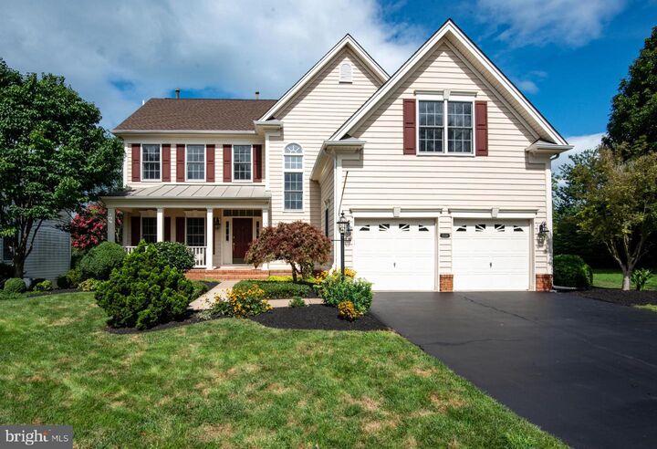 Property Photo: 15136 Golf View Drive VA 20169