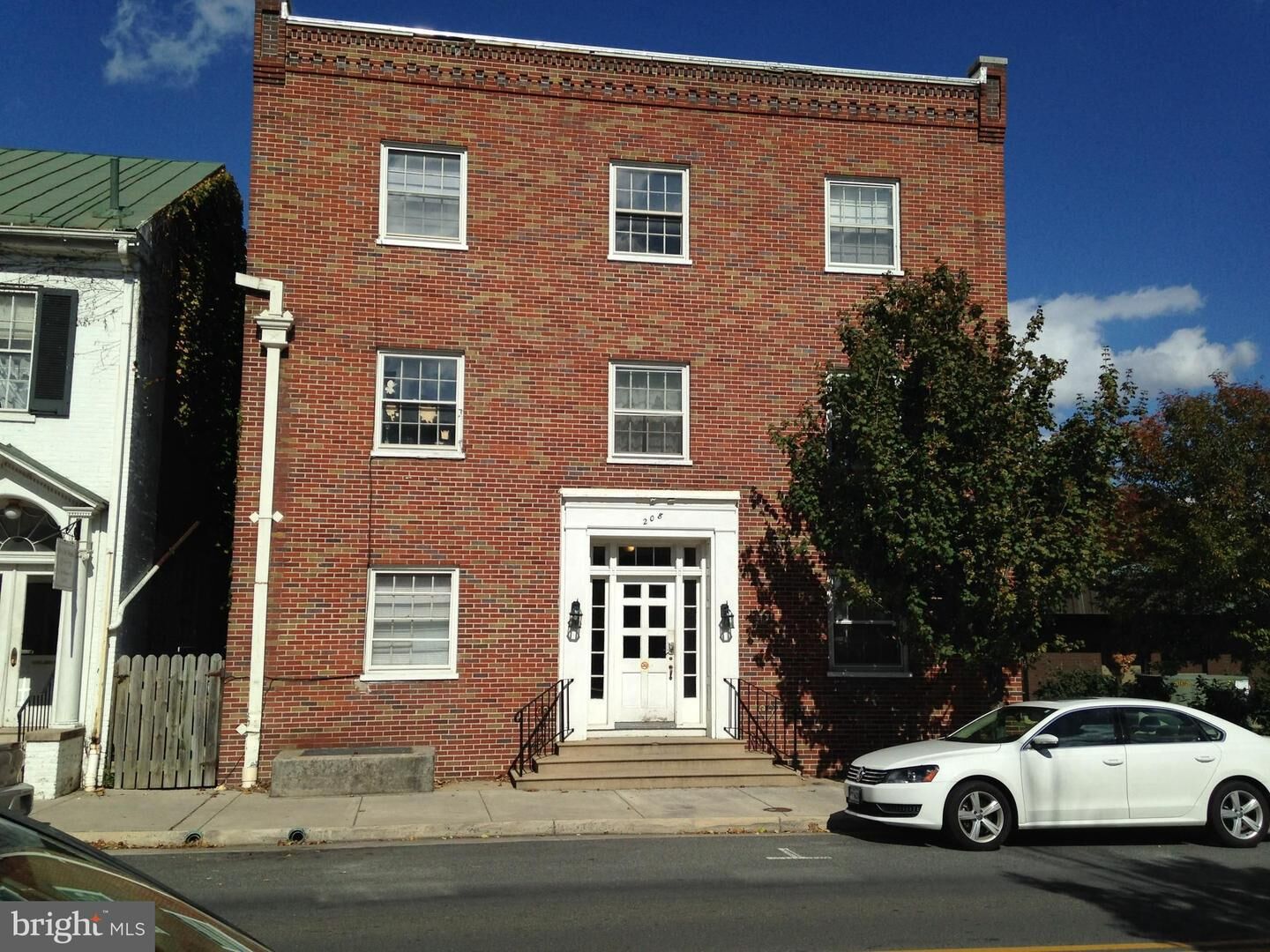Property Photo: 208 W Boscawen Street 1 VA 22601