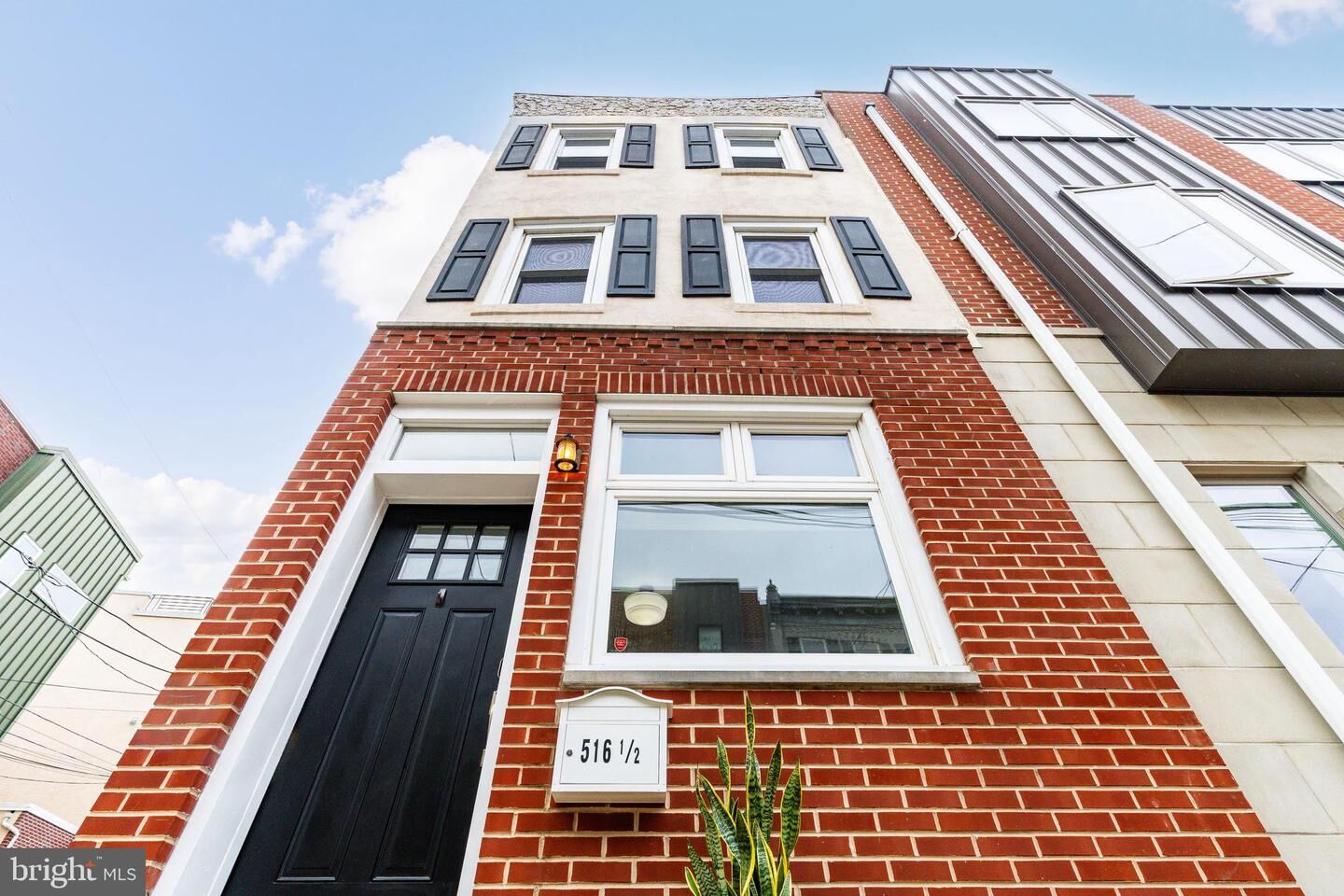 Property Photo:  516 Carpenter Street 1/2  PA 19147 