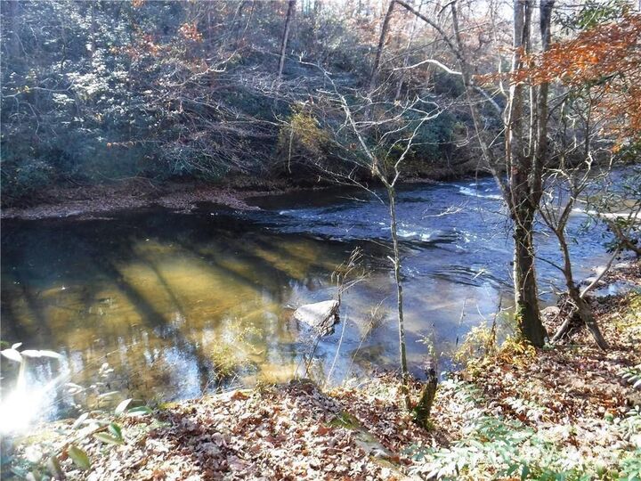 Property Photo:  152 Marsh Boulevard  NC 28167 