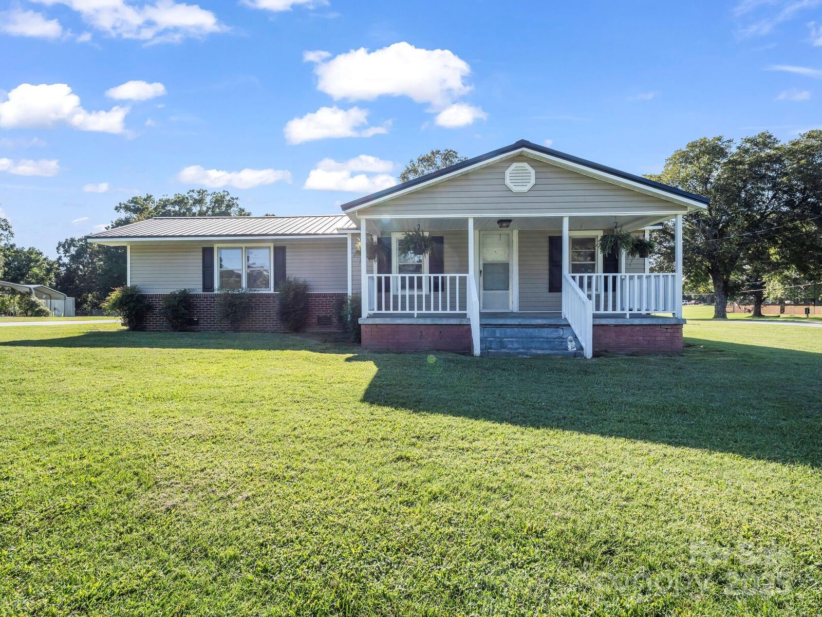 Property Photo:  264 Goode Road  NC 28114 