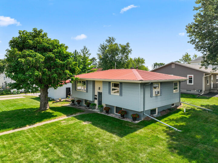 Property Photo: 202 E 8th Street IA 50156