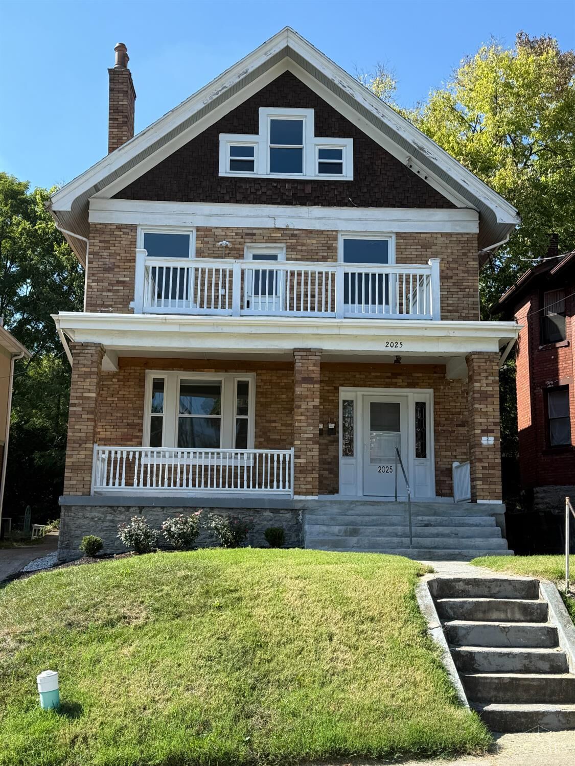 Property Photo: 2025 Burnet Avenue OH 45219