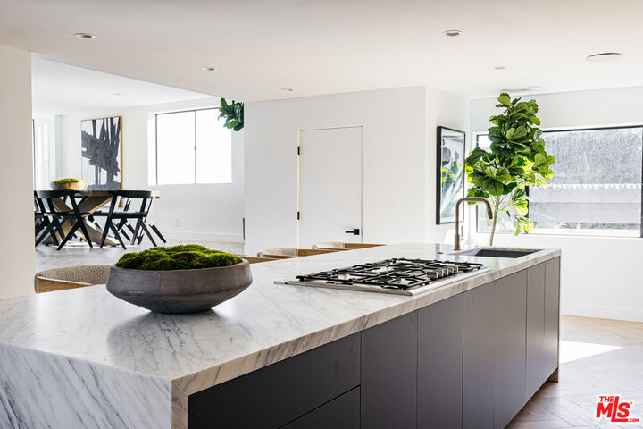 Property Photo: 7866 Fareholm Dr CA 90046