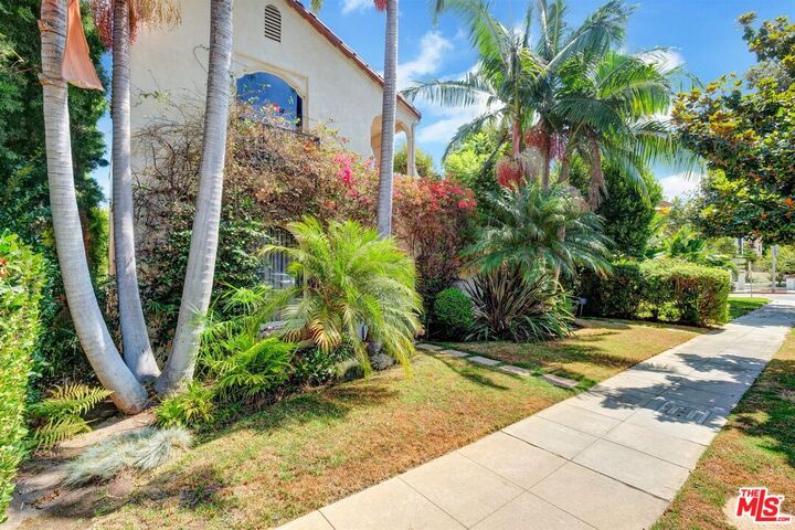 458 Smithwood Dr  Beverly Hills CA 90212 photo