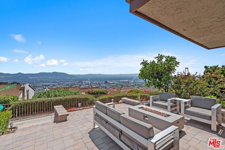 Property Photo:  1703 Camino De Villas  CA 91501 