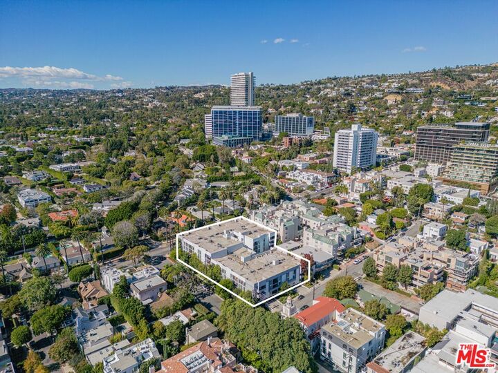 Property Photo:  906 N Doheny Dr  CA 90069 