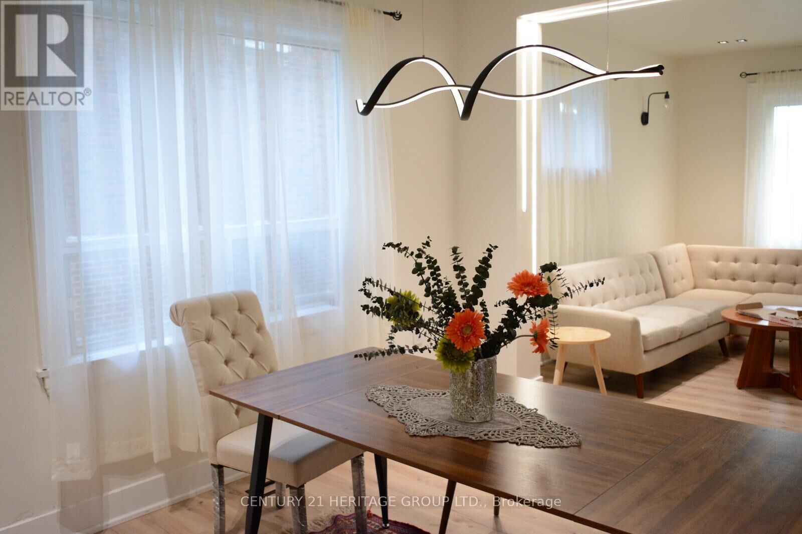 Property Photo:  175 Park Road South  ON L1J 4H1 