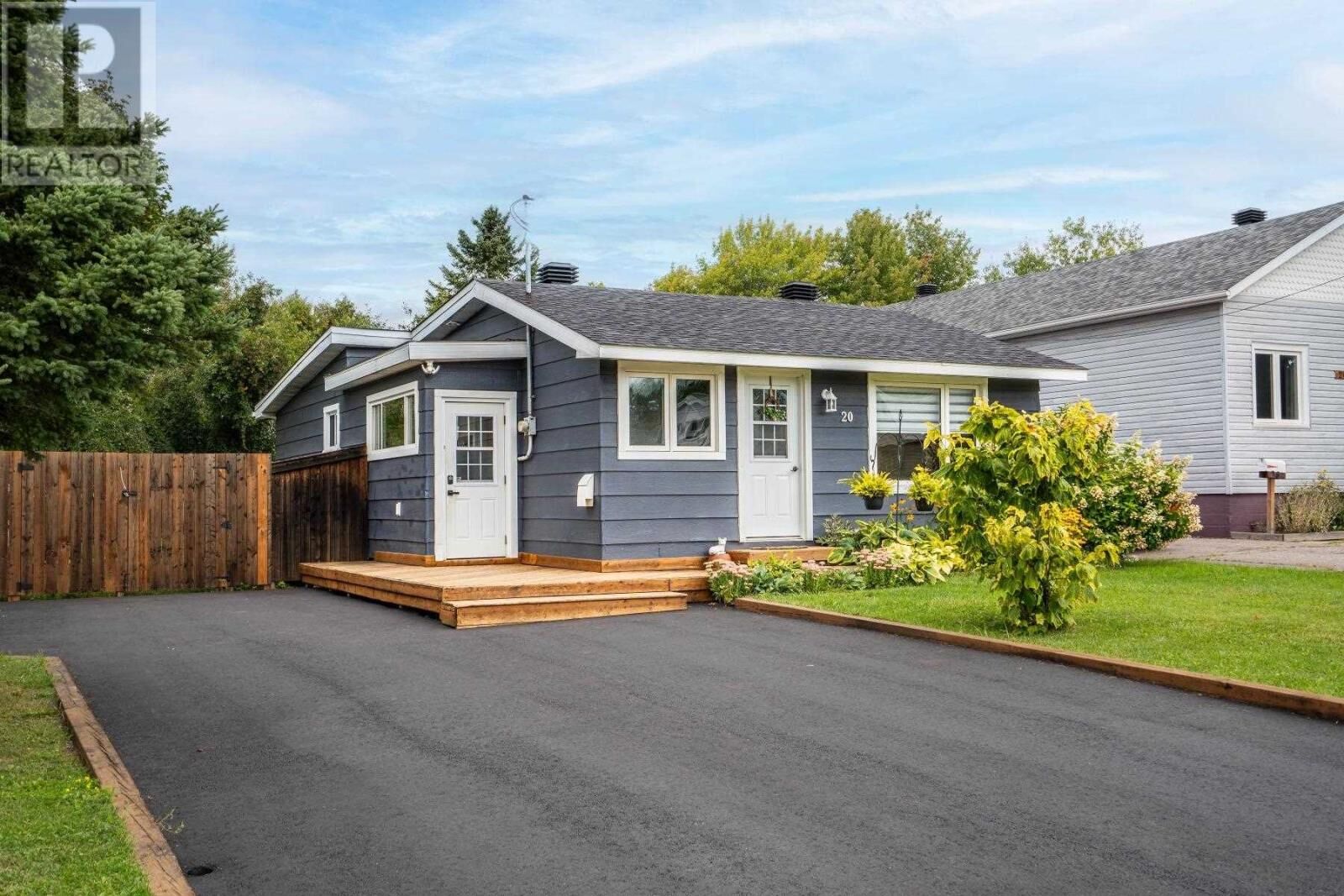 Photo de la propriété:  20 McNabb St  ON P6B 1X7 