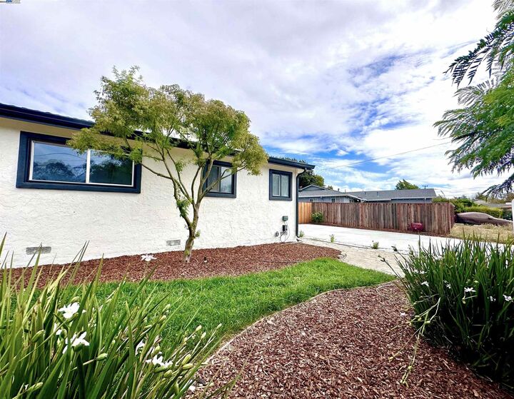 Property Photo:  6588 Flanders Dr  CA 94560 