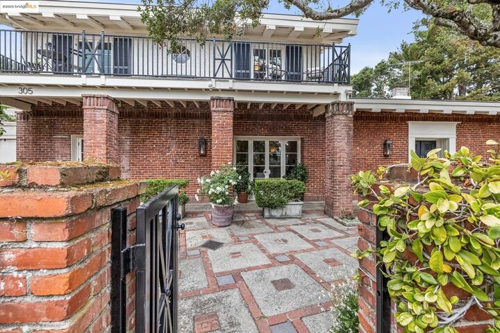 Property Photo: 305 The Uplands CA 94705
