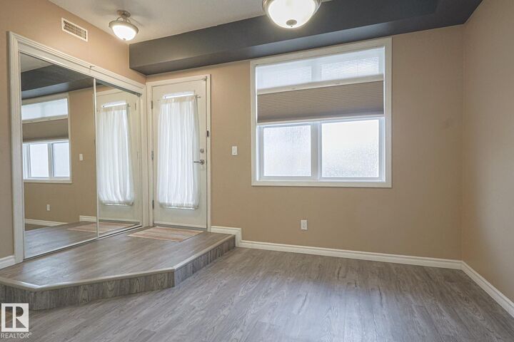 Photo de la propriété: 9507 101 Avenue NW 113 AB T5H 4R1