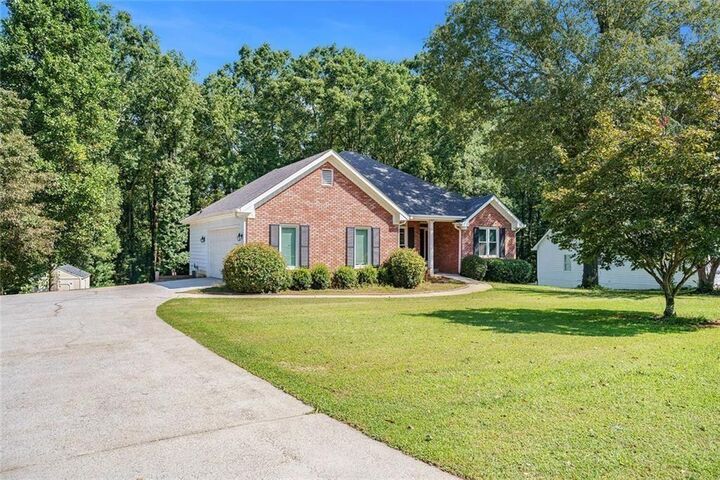 Property Photo: 1020 SE Thornwood Circle GA 30016