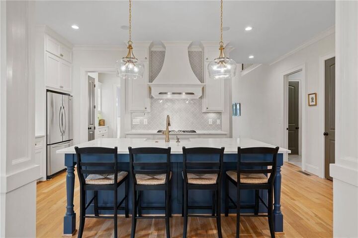 Property Photo:  2560 Hillandale Circle  GA 30041 
