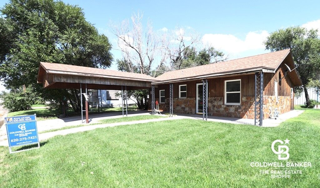 Property Photo: 302 S Myrtle Street KS 67877