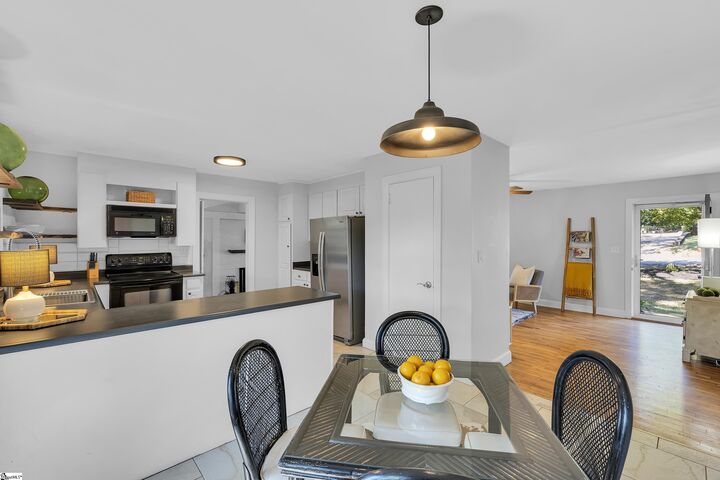 Property Photo:  423 Willow Springs Drive  SC 29607 