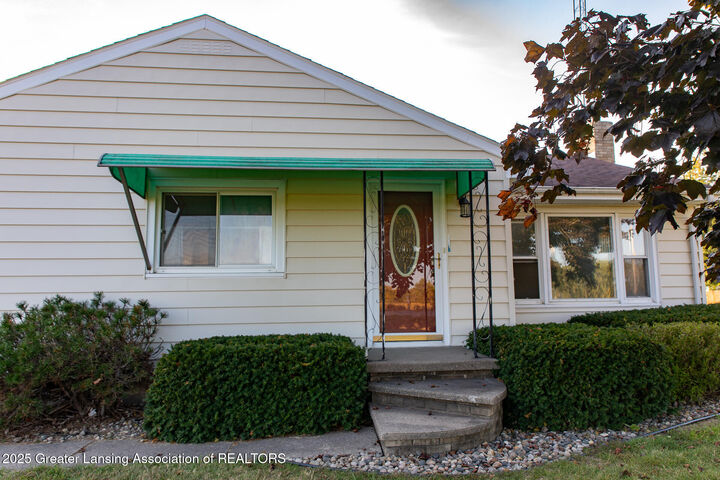 Property Photo:  11065 N Hartel Road  MI 48837 