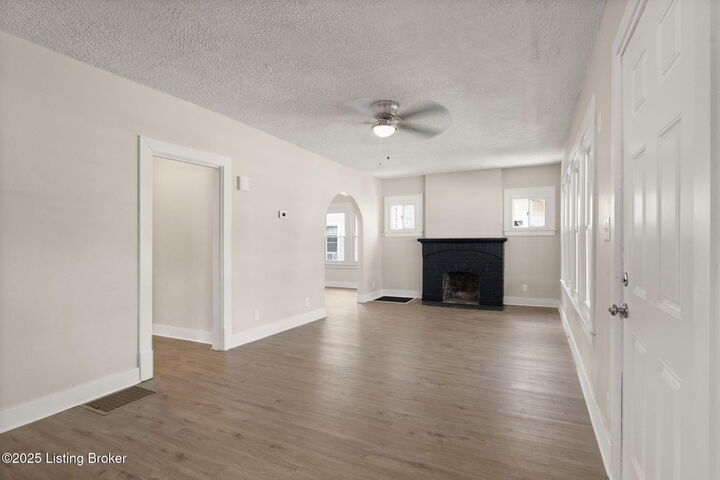 Property Photo:  1414 Belmar Dr  KY 40213 