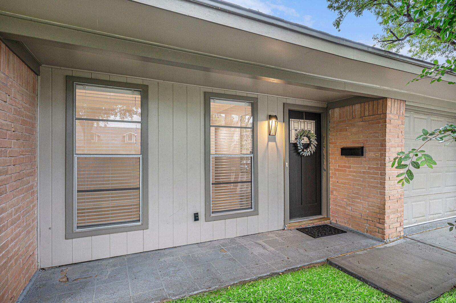 Property Photo:  5511 Loch Lomond Drive  TX 77096 