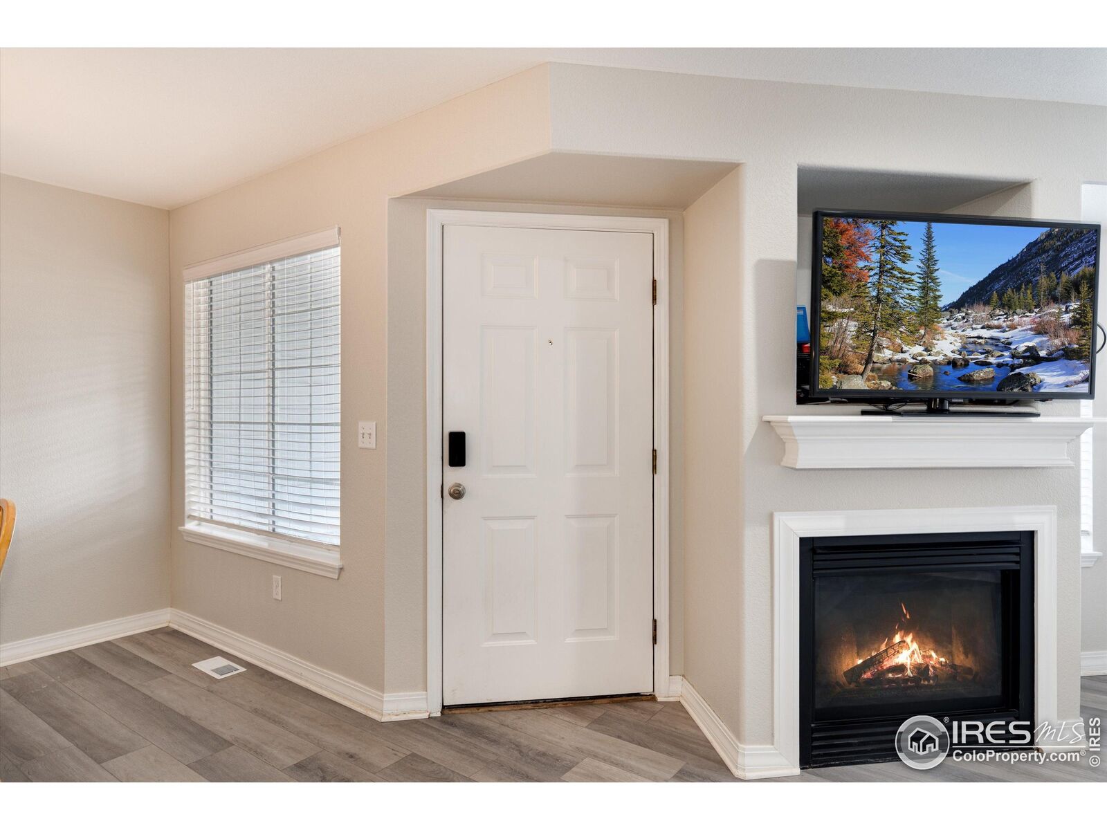 Property Photo: 1419 Red Mountain Dr 15 CO 80504