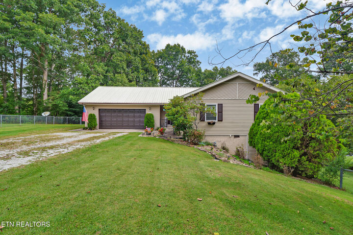 Property Photo:  211 Chestnut Court  TN 38555 