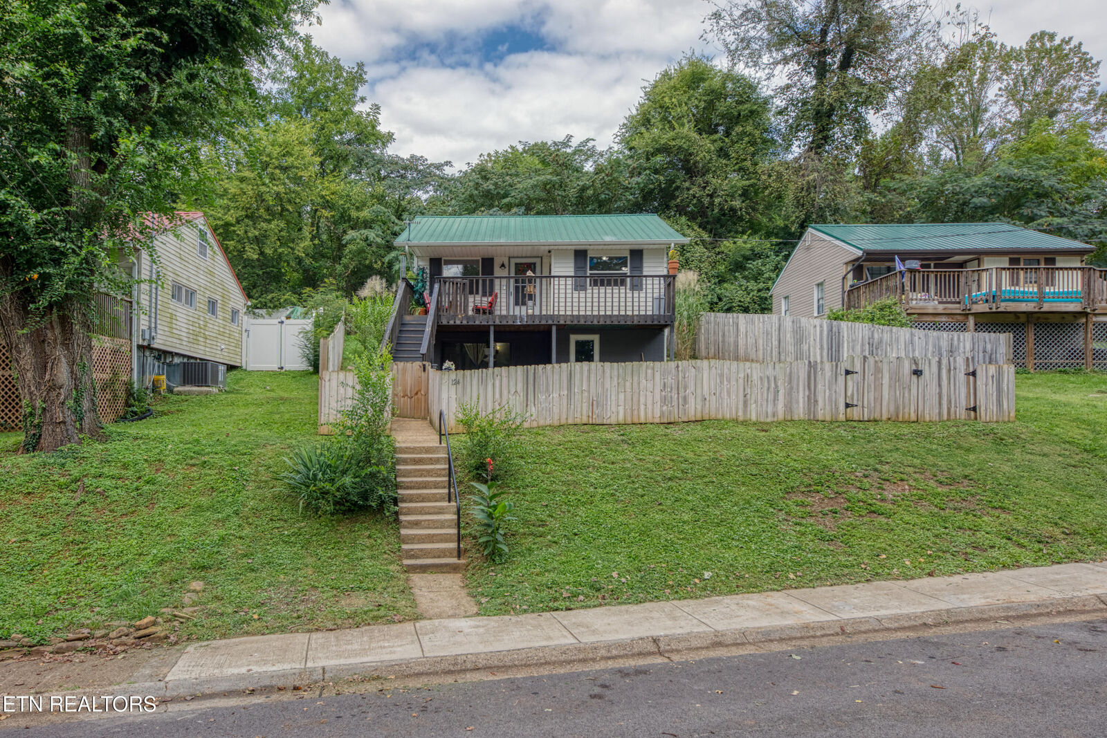 Property Photo:  124 E Wadsworth Circle  TN 37830 