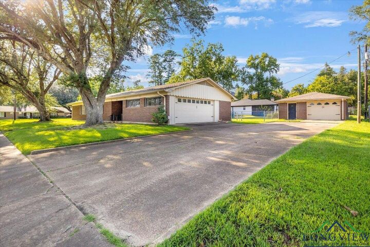 Property Photo: 1302 Slaydon TX 75654
