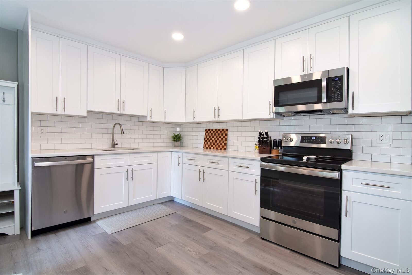 Property Photo:  140 N Broadway Ot-24  NY 10533 