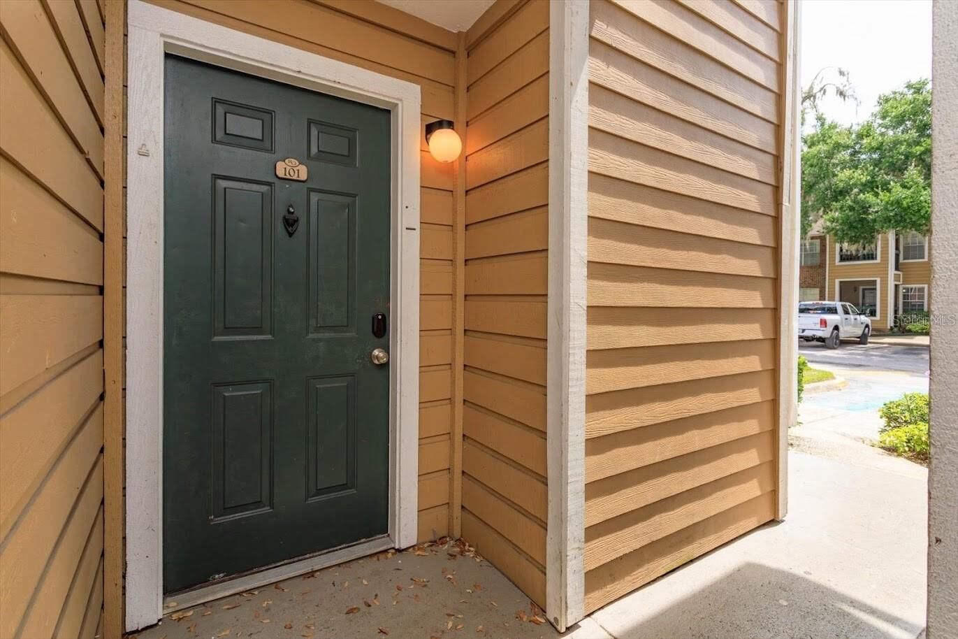 Property Photo: 4400 Thornbriar Lane 101A FL 32822
