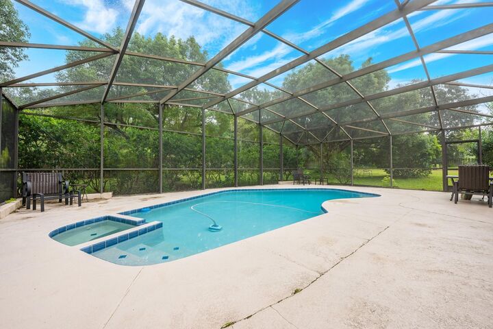 Property Photo: 998 El Lago Terrace FL 32708