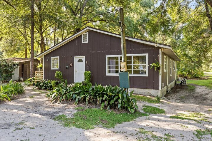 Property Photo:  27904 SW 114 Place  FL 32669 