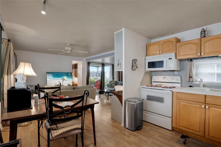 Property Photo:  206 Oakwood Boulevard W  FL 34237 