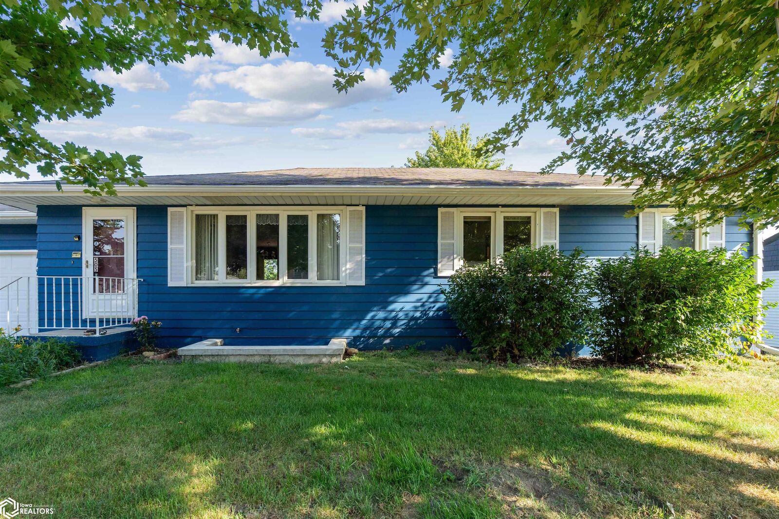 Property Photo:  505 W Ingledue Street  IA 50158 