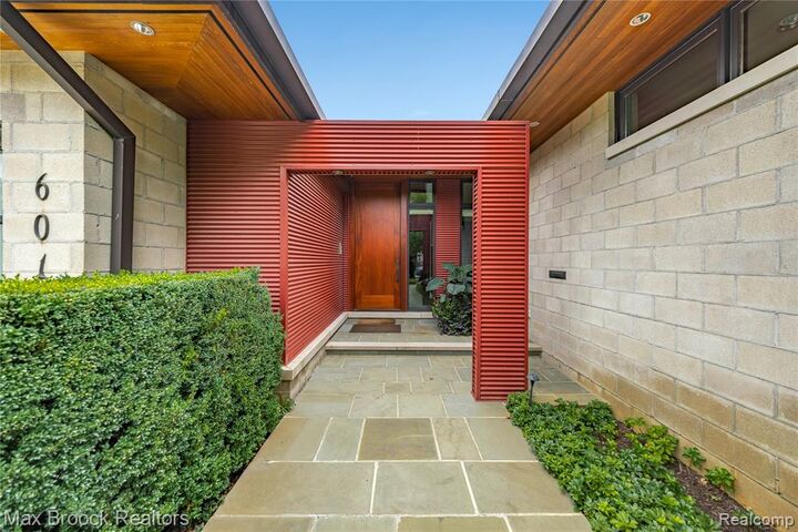 Property Photo: 601 Dewey Street MI 48009 3809