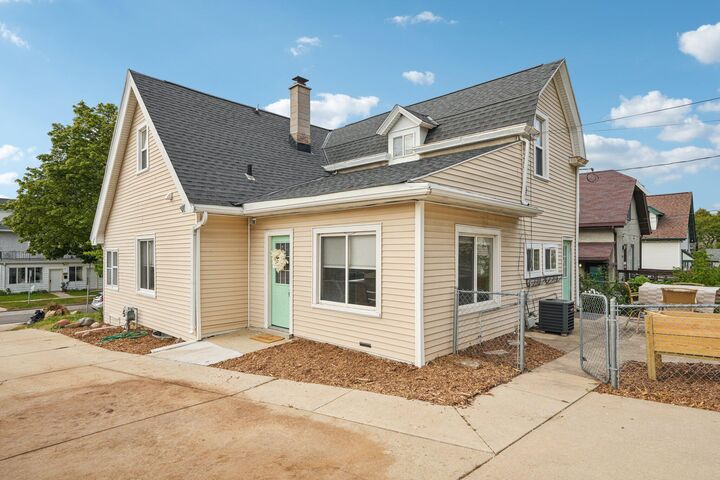 Property Photo:  528 N 62nd St  WI 53213 