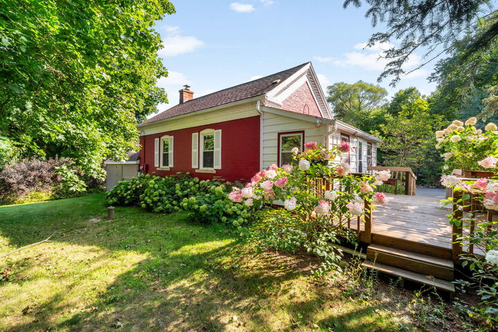 Property Photo:  2896 E Moraine Dr  WI 53040 