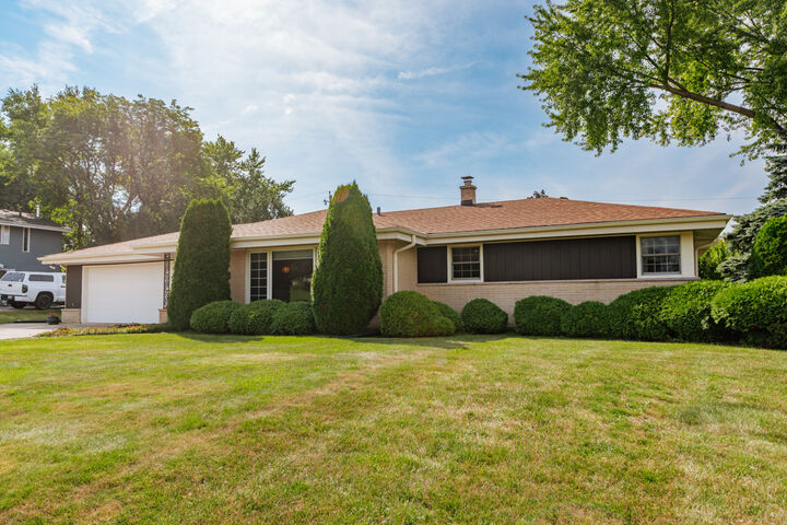 Property Photo: 13685 W Park Ave WI 53151