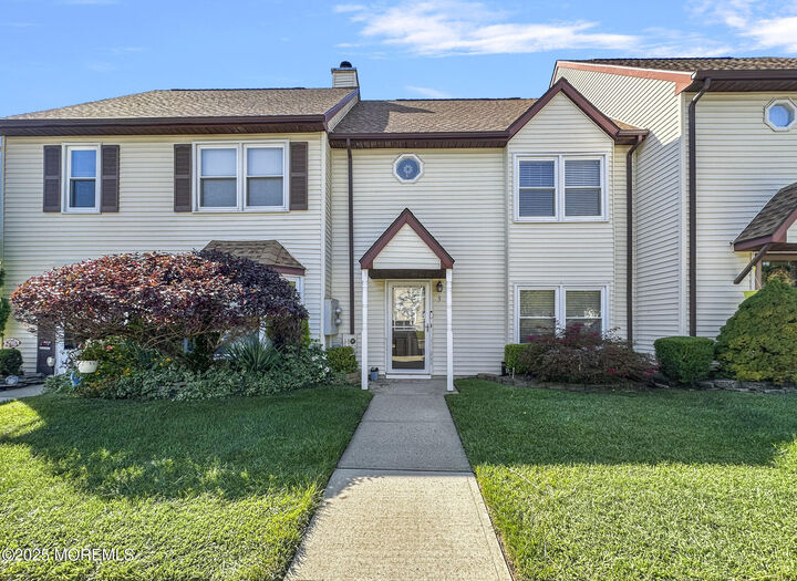 Property Photo:  5 Forge Court  NJ 08527 