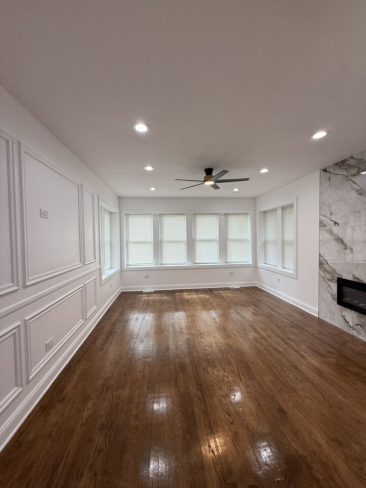 Property Photo: 1048 W Marquette Road IL 60621
