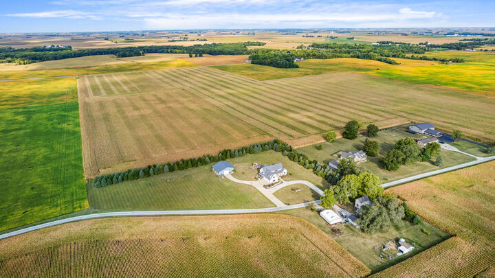 Property Photo:  1335 County Road 2250 E  IL 61873