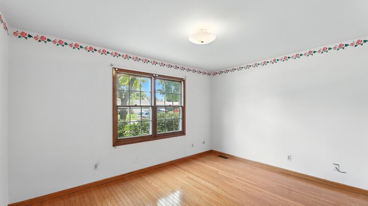 Property Photo:  202 Larchwood Lane  IL 60542 