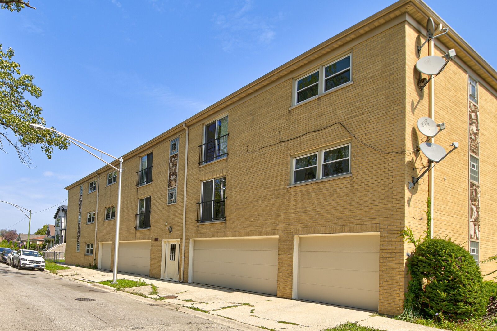 Property Photo:  3207 N Pontiac Avenue 2S  IL 60634 