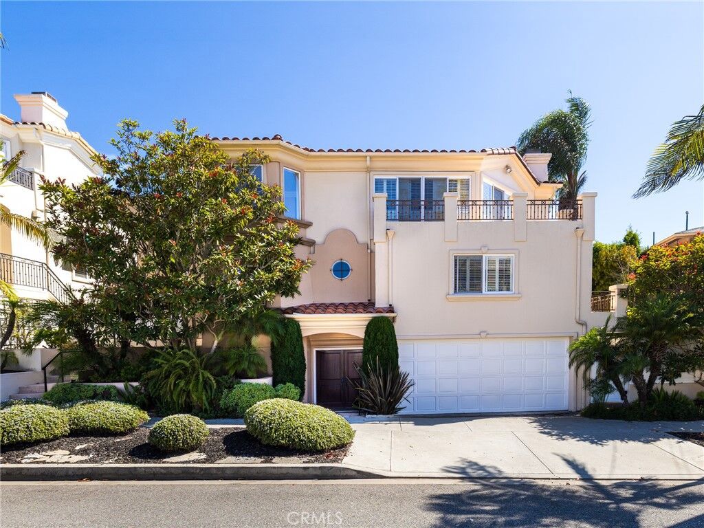 Property Photo: 622 Garnet Street CA 90277