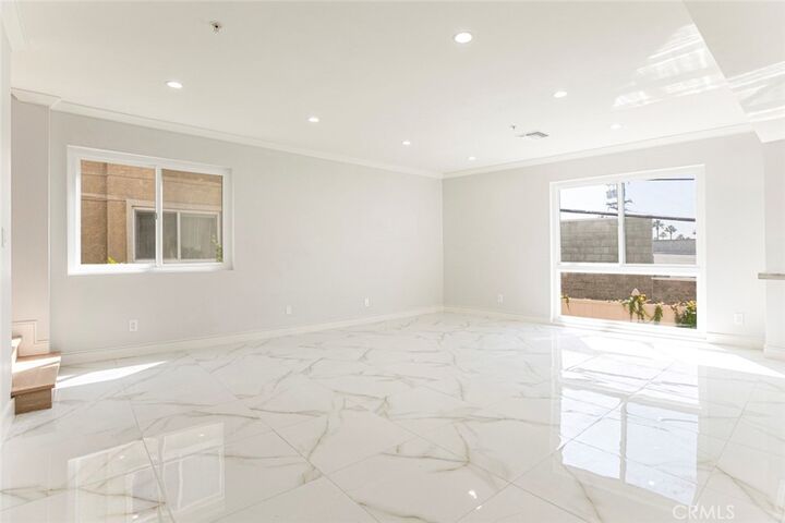 Property Photo:  116 W Maple 32  CA 91204 