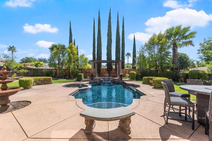 Property Photo: 1617 Baroness Way CA 95747