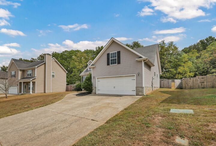 Property Photo:  1129 Meachem Dr  TN 37042 