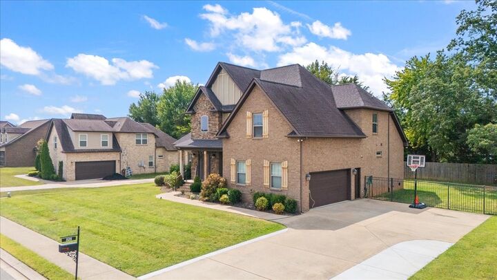 Property Photo:  525 Piccadilly Dr  TN 37128 